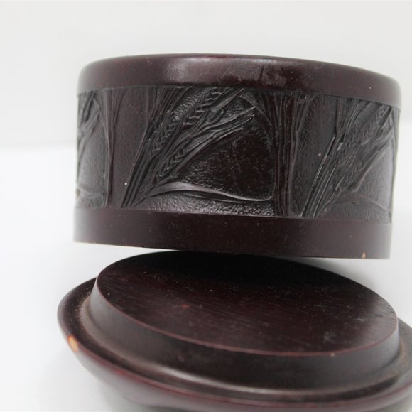 Vintage Bear Design Red Resin Trinket Box As-is - Picture 5 of 9